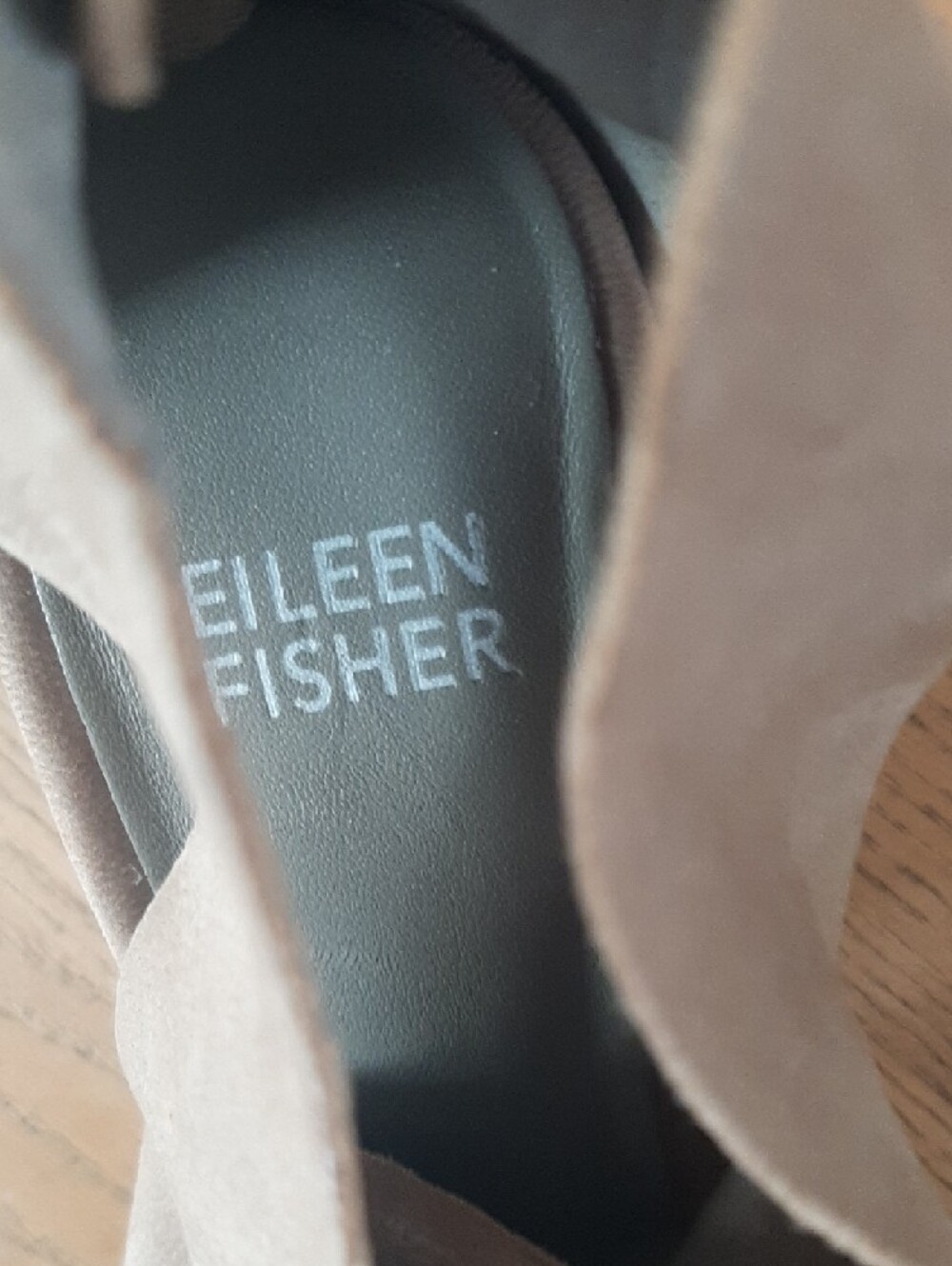 Eileen Fisher💞SUEDE GREAT CONDITION Taupe Crisscross Block Heel Sandals Sz 5 - Picture 2 of 8